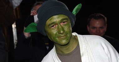 بالصور.. جوزيف جوردون ليفيت يتحول لـ"Yoda" فى هوليوود ويثير الجدل