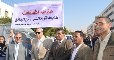 بالصور.. محافظ قنا يطلق مسيرة حماية المستهلك لتوعية المواطنين بحقوقهم