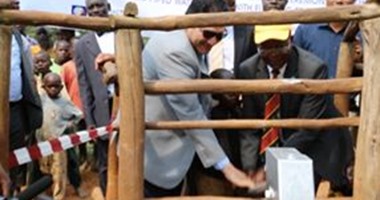 وزير الرى يفتتح بئر مياه جوفية بأوغندا كنموذج لـ50 بئر
