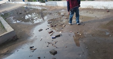 صحافة المواطن.. شكوى من تجمع مياه الصرف بمدرسة سميرة موسى فى القليوبية