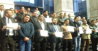 حاملو الماجستير والدكتوراه ينهون وقفتهم الاحتجاجية على سلالم نقابة الصحفيين
