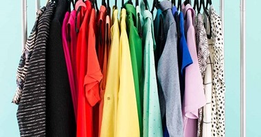 6 أخطاء شائعة عند تخزين الملابس تجنبيها.. الهدوم الصوف ما بتتعلقش