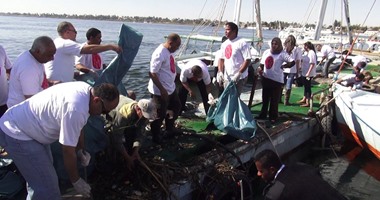 بالصور.. فندق ونتر بلاس يدشن مبادرة لتنظيف النيل ويرفع 3 أطنان قمامة
