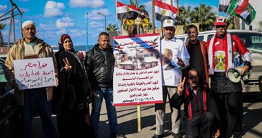 متظاهرو القائد إبراهيم يؤدون التحية لمارد سيناء الشهيد محمد أيمن