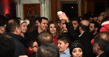 بالصور.. سيلفى يجمع بشار الأسد وزوجته داخل كنيسة "سيدة دمشق"
