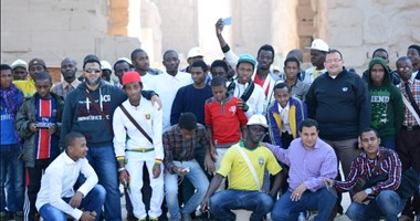 بالصور.. 100 من الطلائع الأفارقة يزورون معابد الأقصر بمبادرة "تجمعنا قارة"