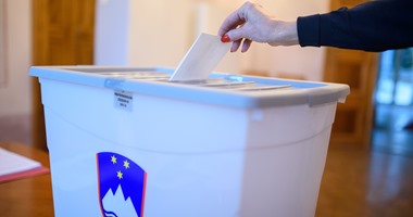 بالصور.. مواطنو سلوفينيا يصوتون على قانون زواج المثليين