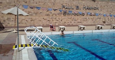 الجامعة الأمريكية تطور حمام السباحة لمساعدة الطلاب ذوى الإعاقة