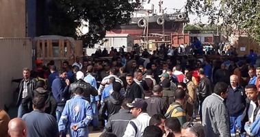 استمرار اعتصام عمال شركة "مصر للألمونيوم" بقنا لليوم الخامس