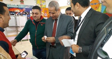 بالصور.. وزير التعليم خلال تصويته بالمنصورة: غرس قيم المشاركة لدى الطلاب