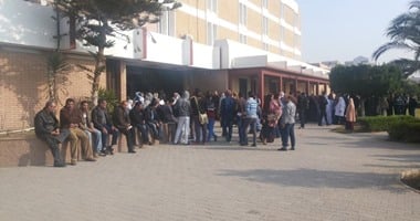 اعتصام تمريض مستشفى جامعة القناة للمطالبة بالكادر ومكافأة المولد النبوى