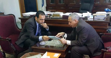 نائب ببورسعيد يلتقى رئيس مصلحة الجمارك لمناقشة ملف المنطقة الحرة