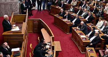 البرلمان اليونانى يصادق على بيع قسم من مرفأ بيريوس الى مجموعة الشحن الصينية