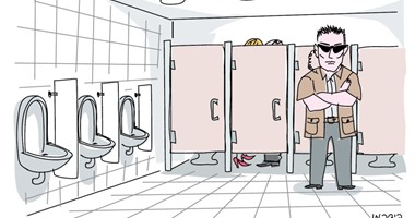 كاريكاتير.. وزير داخلية إسرائيل المستقيل يتحرش بسيدة فى الحمامات