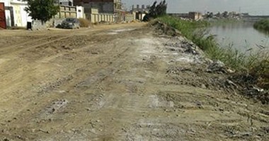 بالصور.. إنذار الشركات الواقعة على مصرف ترعة النوبارية لعدم إلقاء المخلفات