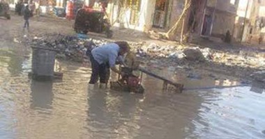 "النور" يدفع بأدوات شفط مياه الصرف الصحى بمنطقة العامرية غرب الإسكندرية
