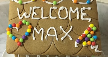 مؤسس "فيس بوك" يحتفل بـ"الكريسماس" بكعكة لطفلته "ماكس"