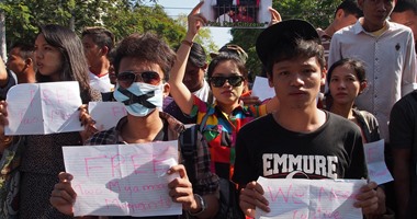 بالصور.. المئات يحتجون على إعدام اثنين من عمال ميانمار فى تايلاند