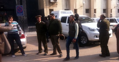 بالصور.. رئيس جنايات طنطا يغادر فى حراسة الشرطة بعد حكمه على شرطيين بالمؤبد