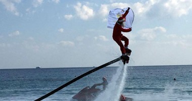 "صحافة المواطن"..بالصور..بابا نويل يطير على الماء لتشجيع السياحة فى الغردقة