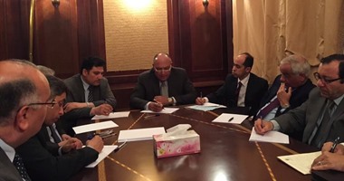 وزيرا الخارجية والرى يعقدان اجتماعا مغلقا بالسفارة المصرية فى الخرطوم