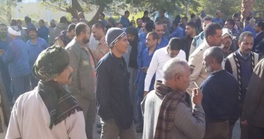 اعتصام عمال مصنع الألمونيوم بنجع حمادى للمطالبة بإقالة عدد من قيادات المصنع