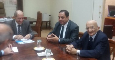 برلمانى بالإسكندرية لتوفيق عكاشة: "داخلنا البرلمان عشان المواطن مش عشانا"  