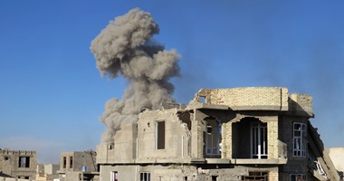 طيران العراق والتحالف الدولى يقصف مواقع لـ"داعش" بالمحور الغربى للموصل