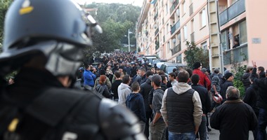 عمدة إقليم كورسيكا الفرنسى يطالب بوقف التظاهر ضد العرب