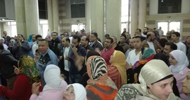 العاملون بقصر العينى: تحريك دعوى ضد جامعة القاهرة و"المالية" لصرف المرتبات