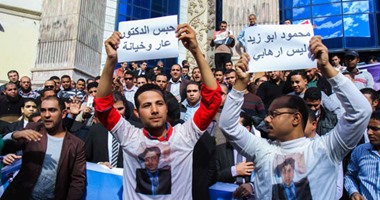 حاملو الماجستير والدكتوراه يعاودون للتظاهر أمام "الصحفيين" للمطالبة بالتعيين