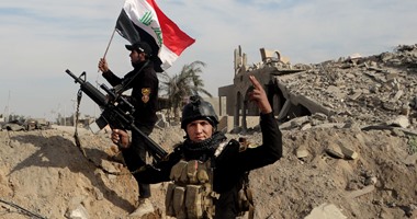 سيدة تلد بين الأنقاض بمساعدة قوات عراقية بالمجمع الحكومى وسط الرمادي