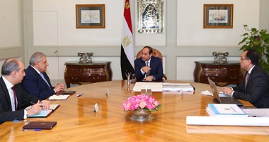 الرئيس السيسى يجتمع بمحلب ووزير الإسكان لاستعراض المشروعات القومية