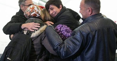 بالصور.. وصول أقارب الطفل السورى الغريق "إيلان" إلى كندا