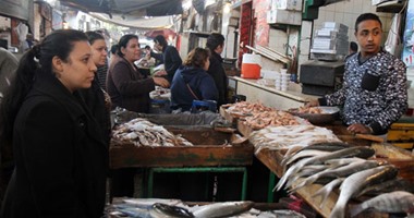 اقبال ملحوظ على "سوق السمك" استعداداً لـ"عيد الميلاد" ورأس السنة