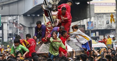 بالصور.. ألاف الفلبينين الكاثوليك يشاركون فى"عيد الناصرى الأسود"