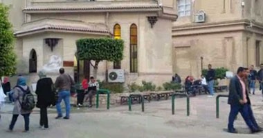 بالفيديو .. رغم قرار رئيس الجامعة بغلقها .. زوايا الصلاة بجامعة القاهرة مازالت تعمل