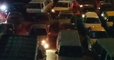 بالصور.. انتظام حركة المرور تدريجيا بطريق إسكندرية الزراعى بعد توقف ساعتين