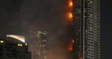 "صحافة المواطن": قارئ يشارك بفيديوهات وصور اندلاع حريق فندق"العنوان" بدبى
