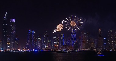 بالفيديو.. احتفالات مبهرة فى محيط برج خليفة احتفالا بالعام الجديد
