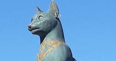 كتاب وصف مصر والقطة المصرية فى معرض"كيلوبترا السابعة" فى مدريد