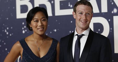 زوكربيرج وزوجته يتبرعان بـ214 مليون دولار من أسهم فيس بوك لمؤسسة خيرية