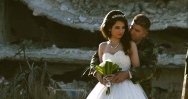 بالصور.. حفل زفاف ضابط وعروس على "الأنقاض" فى سوريا