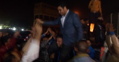 أنصار المرشح شريف الوردانى يحتفلون بفوز مرشحهم بإطلاق النار بالسلام