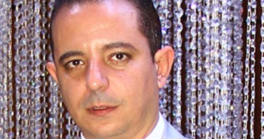 صحفى يتهم محافظ كفر الشيخ بسبه وقذفه عبر "واتس آب"