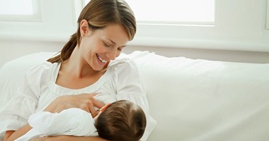 أستاذ طب أطفال: الرضاعة الطبيعية تغذى المخ واللبن الصناعى "فالصو"