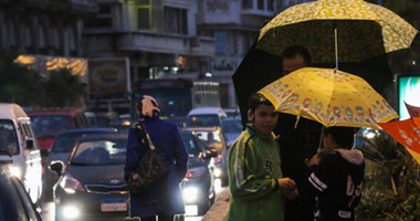 بالصور.. أمطار خفيفة وسط الإسكندرية فى نهاية نوة قاسم