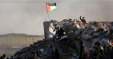 بالصور.. إصابة 5 فلسطينيين فى مواجهات مع الاحتلال قرب حدود وسط قطاع غزة