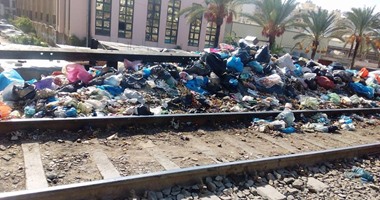 أهالى حجر النواتية: القمامة والمياه ستسبب كارثة جديدة بمزلقان القطار 