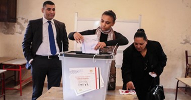 توافد الناخبين على لجان دائرة الرمل بالإسكندرية للتصويت فى انتخابات البرلمان